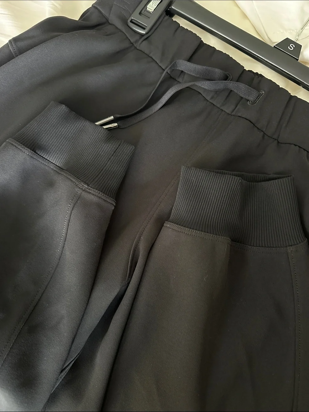 Lululemon Stretch High Rise Relaxed Fitting Jogger size 6 black
